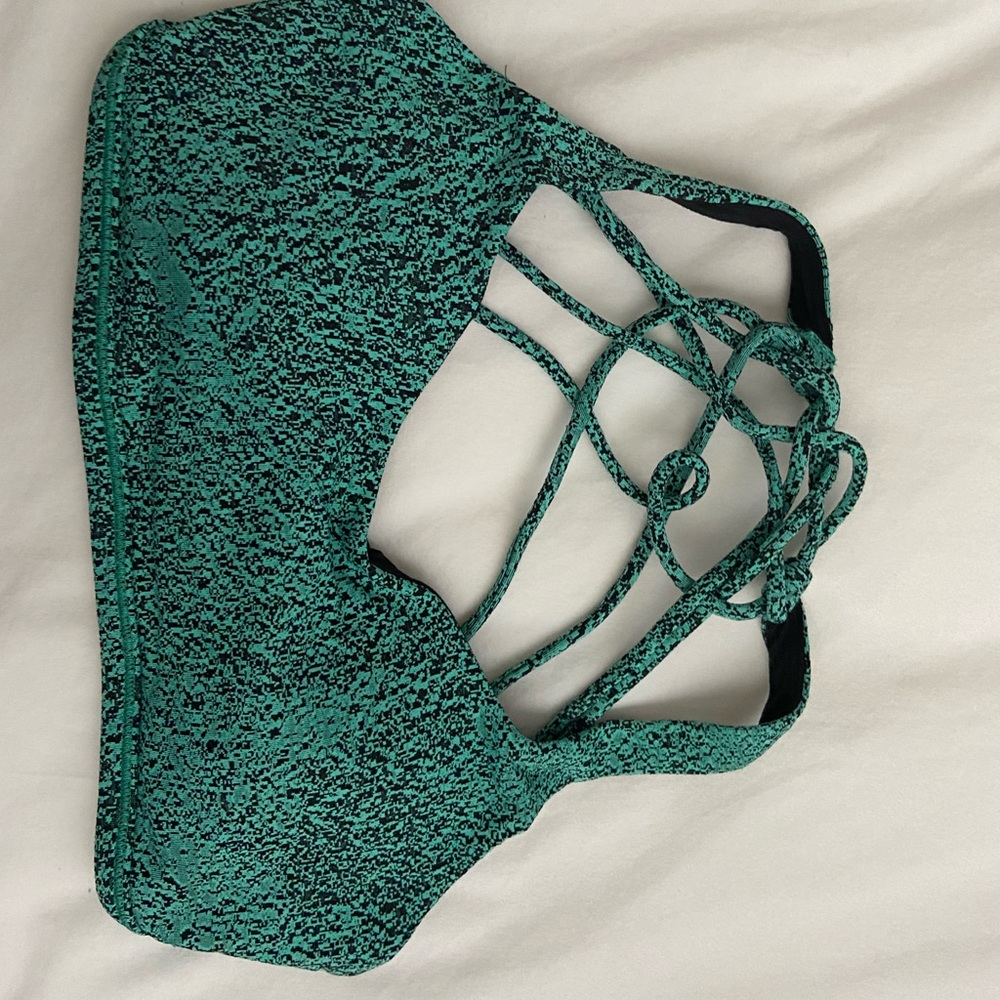 Lululemon sports bra size 6